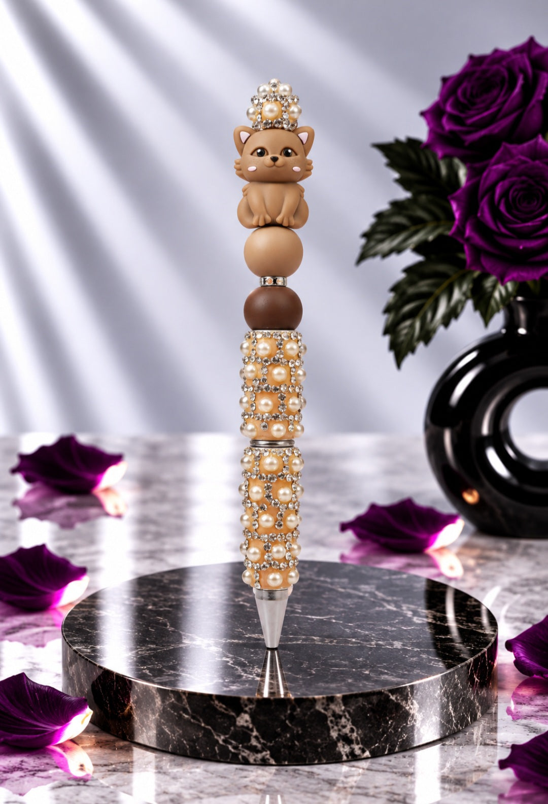 Stylo marron strass et perles "Chat"