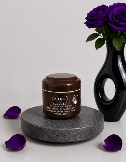 Crème de jour légère au beurre de cacao (Nourrit et régénère)
